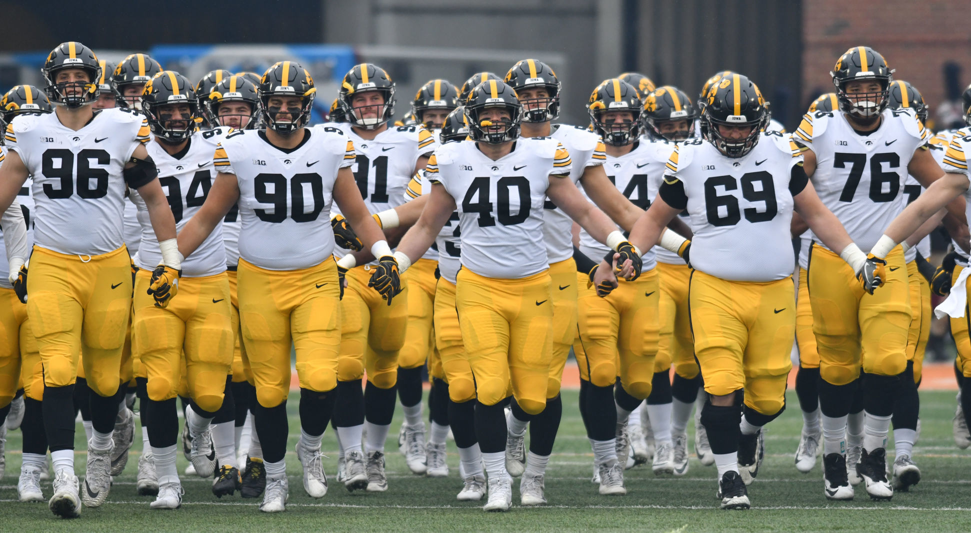 111718-iowaillinois-109a.jpg